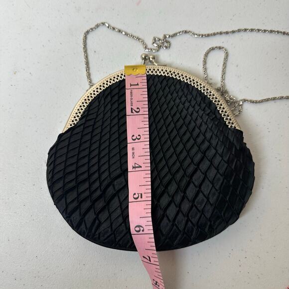 Claire's Black Clam Shell Clutch Chain Purse Y2K Vintage Style 1920 Satin Silver - Picture 9 of 9